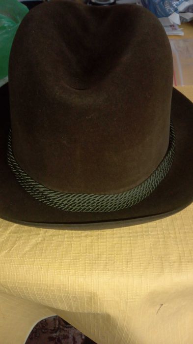 Sprzedam dwa kapelusze