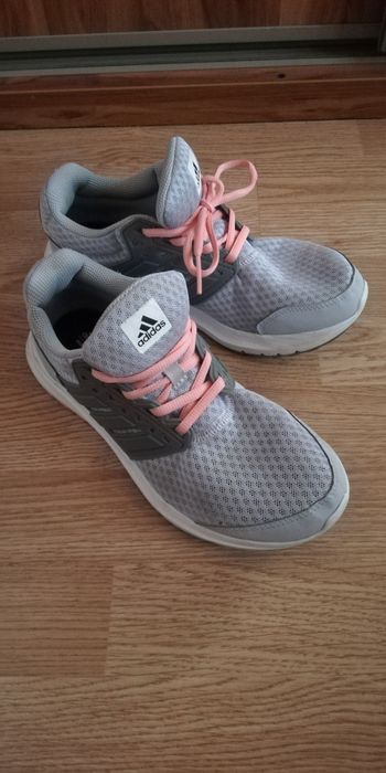 Damskie adidasy rozmiar 37i1/3 długość wkładki 24cm