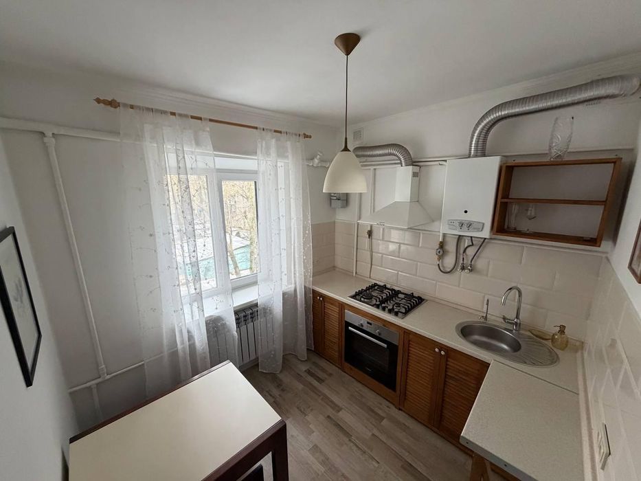 Продам 3-х ком.квартиру на Черемушках. Капремонт.(275-485)