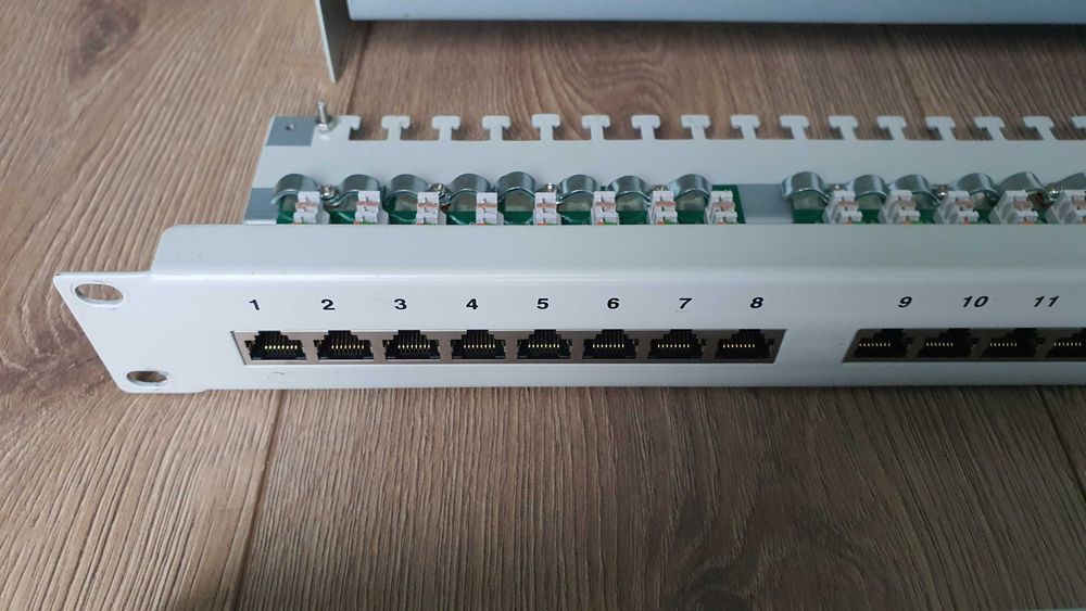 Patch panel patchpanel LAN panel 24xRJ45 UTP kat.5e 19cali wysokość 1U