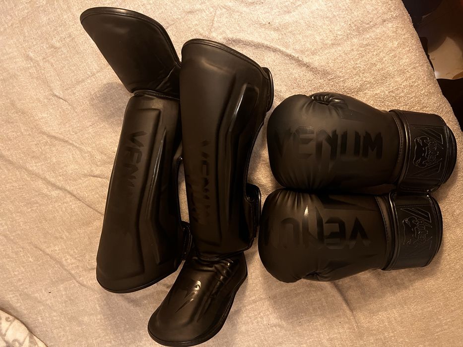Caneleiras e Luvas | Venum Elite
