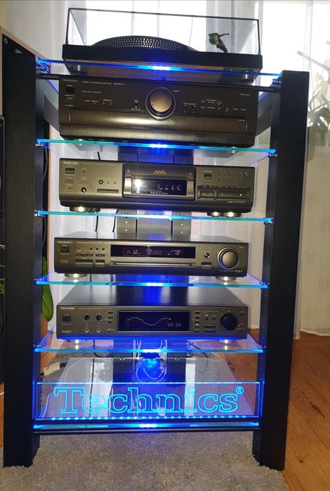 Regał, stojak audio z aluminium I szkła RGB LED-model TEVOR