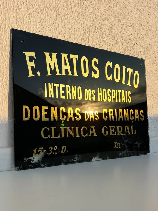 Placa vintage de antigo consultório