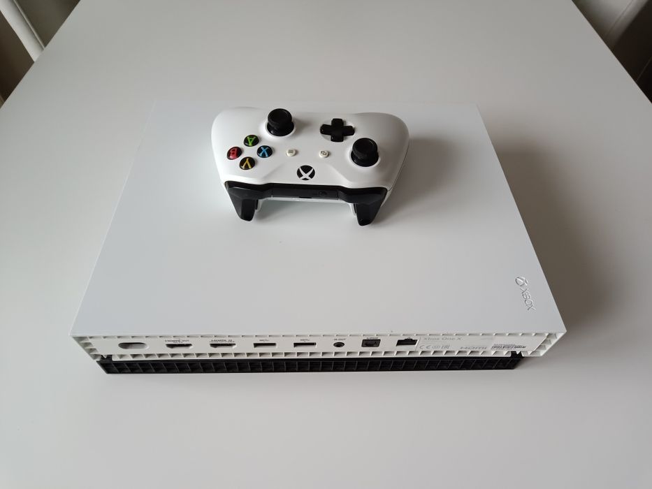 Xbox one X 1T sprawny 65 gier wgranych