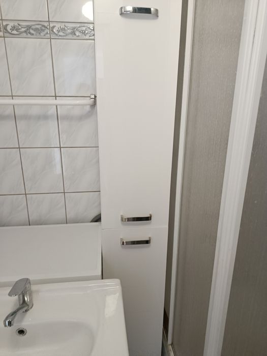 Meble łazienkowe zestaw z umywalką słupek