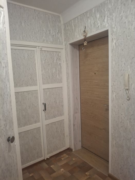 Сдам  однокомнатную на шевчеке 5 этаж