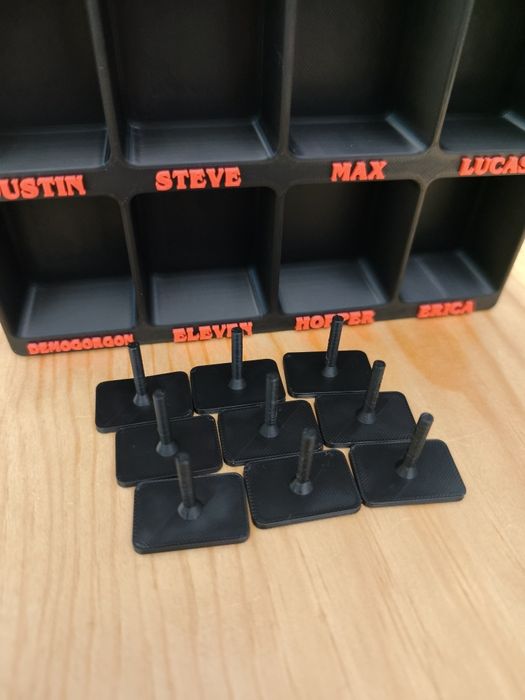 Organizer na figurki Stranger Things z Kinder Joy