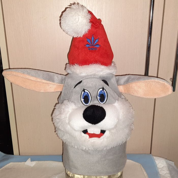 Новогодняя шапка заяц, нарядная, фирменная.

Наряд