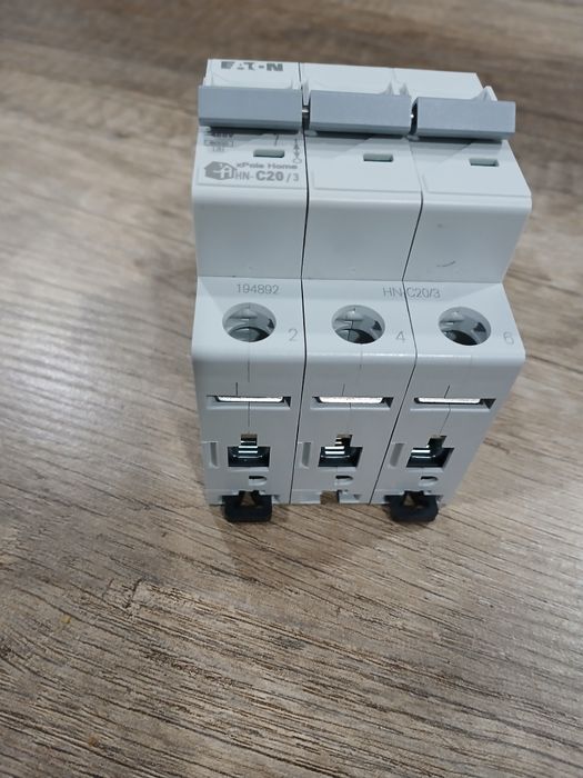 Bezpiecznik nadprądowy