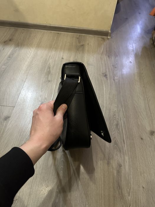 Нова шкіряна сумка  на плече