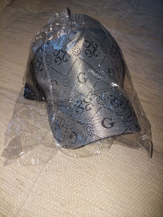 Czapka z daszkiem srebrno-szara