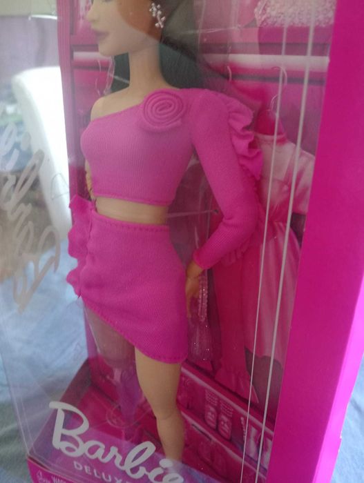 Barbie Deluxe Style n.º 2 - NOVA na Caixa (Prótese Brilhante / Barbiecore)