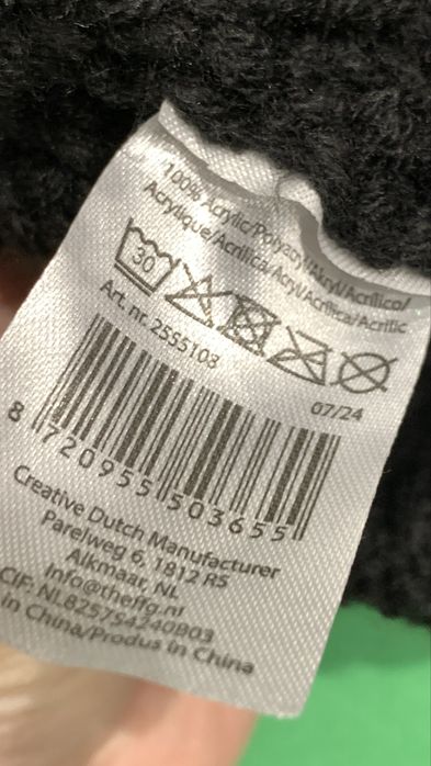 Czapka zimowa damska czarna perelki pompon