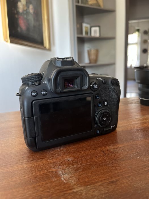 Canon 6d mark 2, canon 50mm 1.8, canon 35mm 2.0, helios 44m plus lampa