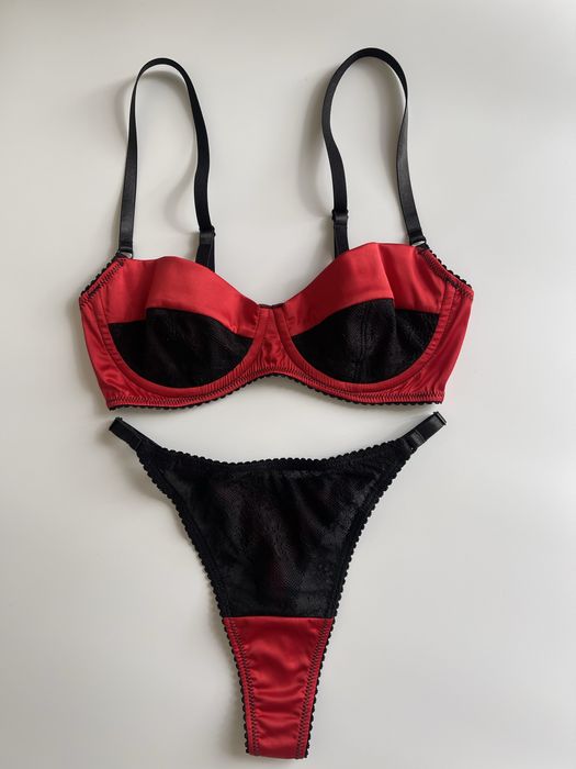 Набір нижньої білизни комплект білизни ліф та трусики стрінги