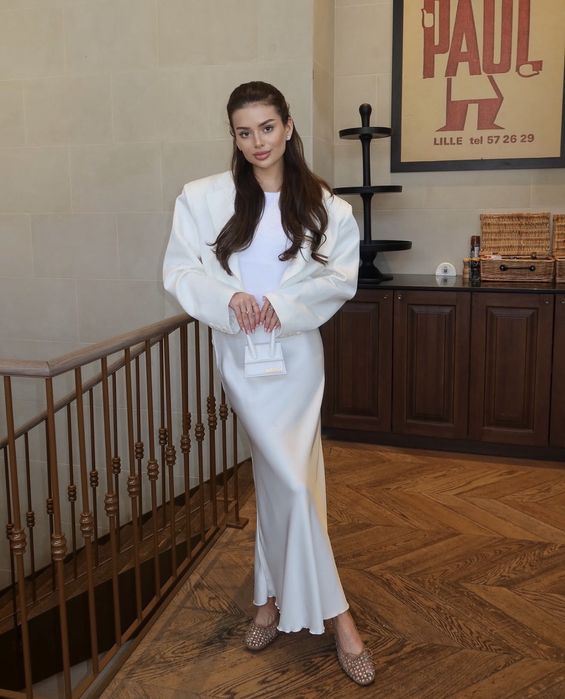 Атласна спідниця