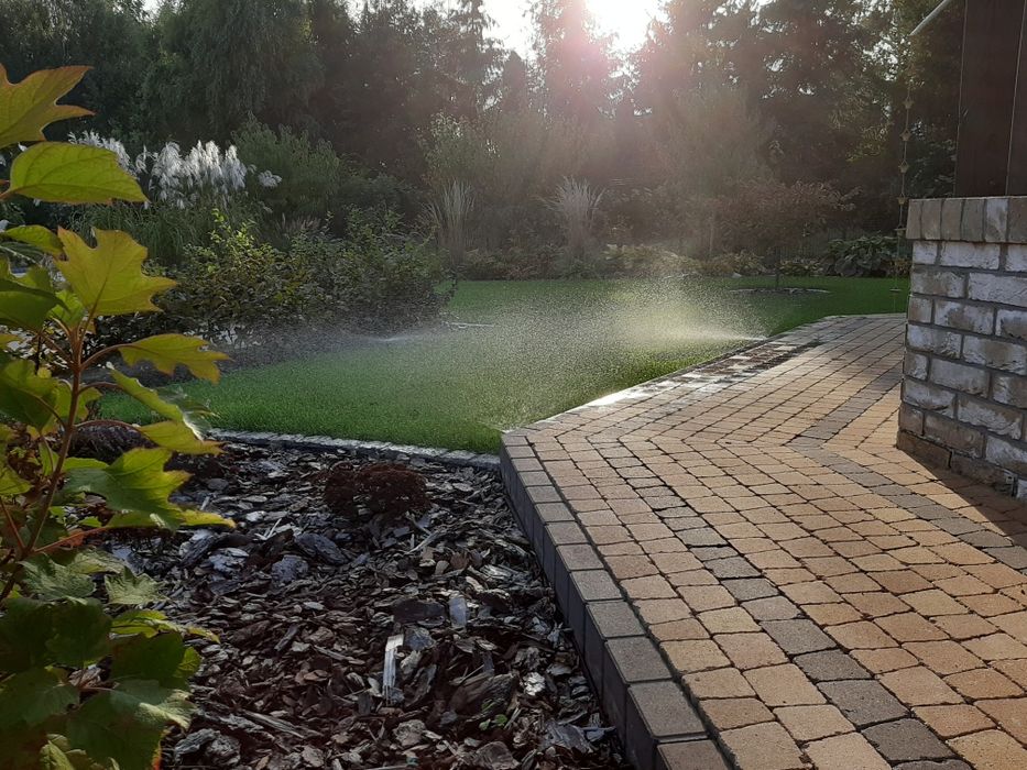 Systemy nawadniające, zakładanie trawników, glebogryzarka separacyjna,