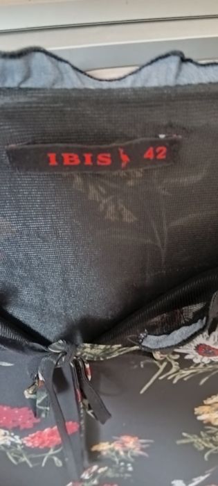 Sukienka czarna w kwiaty Ibis roz.42