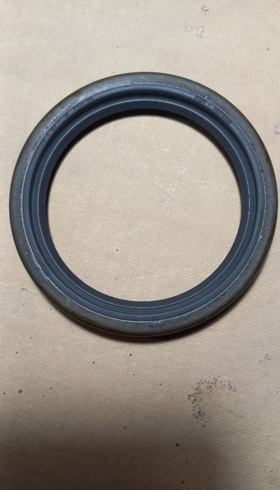 Зап.части(сальник кол.вала,торм.накладки для колодок)для ВАЗ "Жигули "