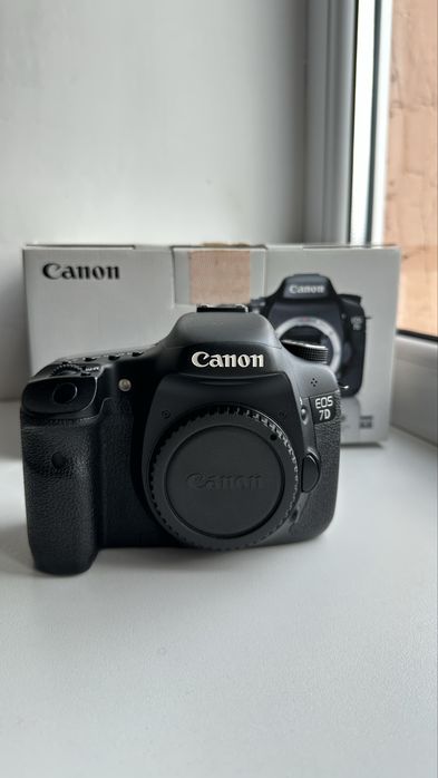Canon 7D + Canon 50mm f1.8 + Canon Speedlite 600EX-RT + Youngnuo YN622C ii