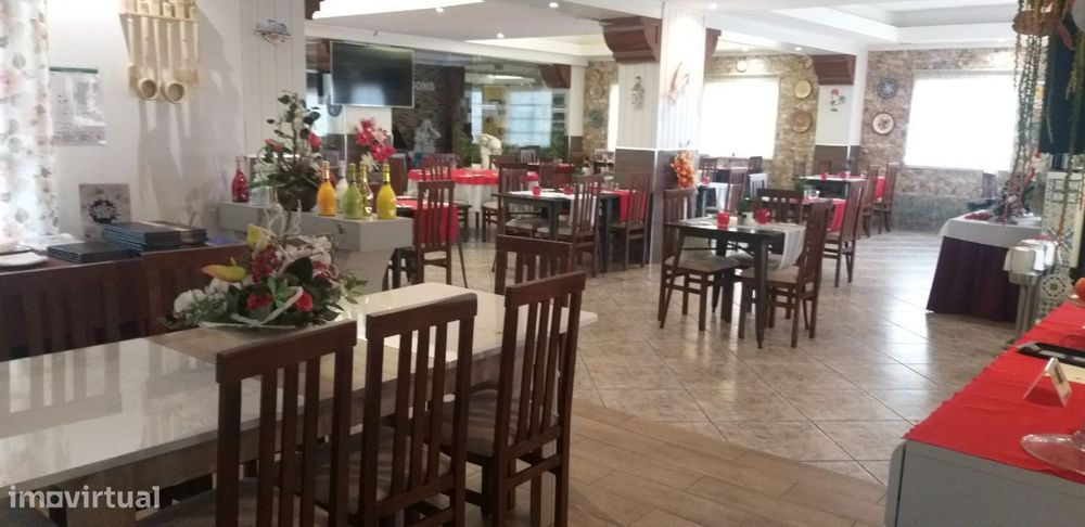 Restaurante-Bar em pleno funcionamento na zona da Galé