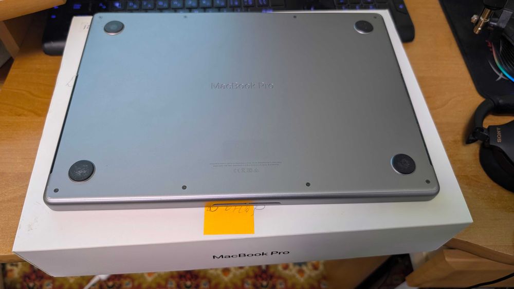 Macbook Pro A2442 14" M1 на запчастини