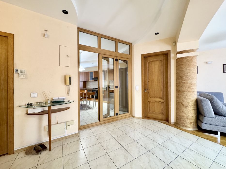 Продаж квартири 3-х кімн 118 м2 на Ливарна 9