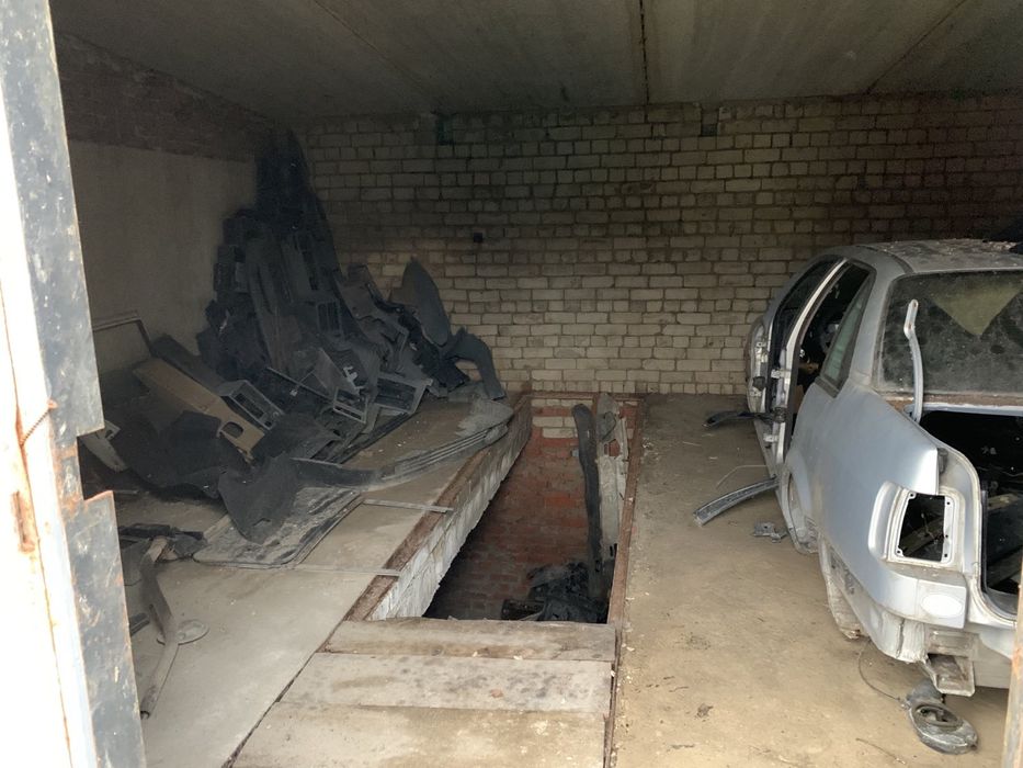 Подвійний капітальний гараж 110м2, під комерцію. АК 31