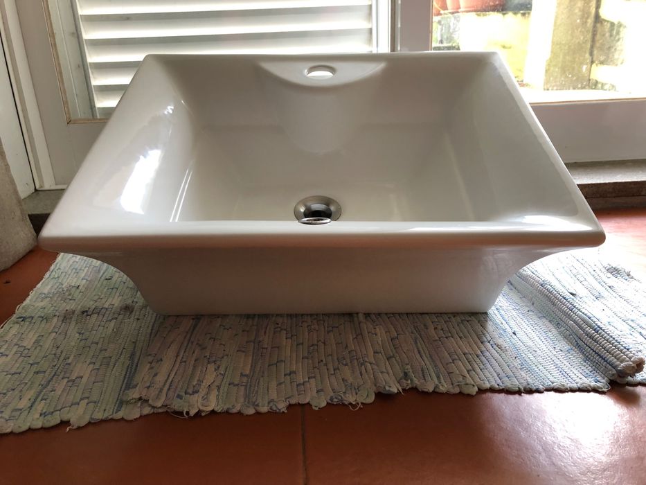 Lavatório de pousar