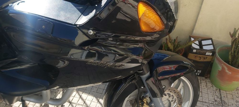 Moto Honda Deauville ano 1998 bom estado com prendas, não aceito trocas
