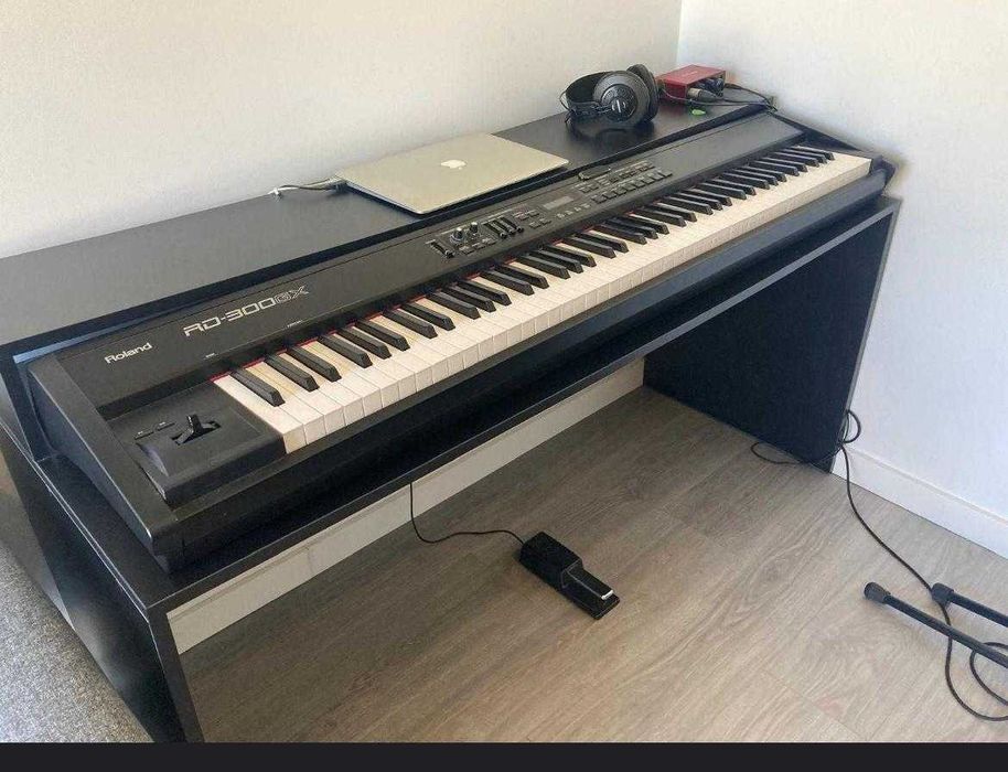 Piano Digital 88 teclas -  Roland RD-300GX