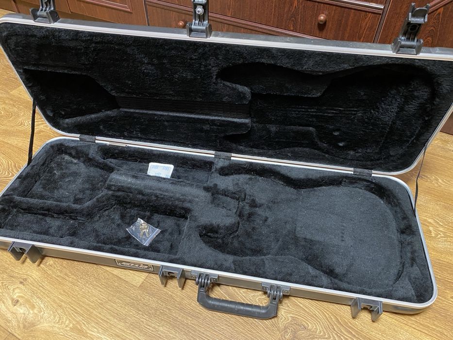 Туровий жесткий кейс (кофр) для електрогитары Skb case 1skb-66 USA