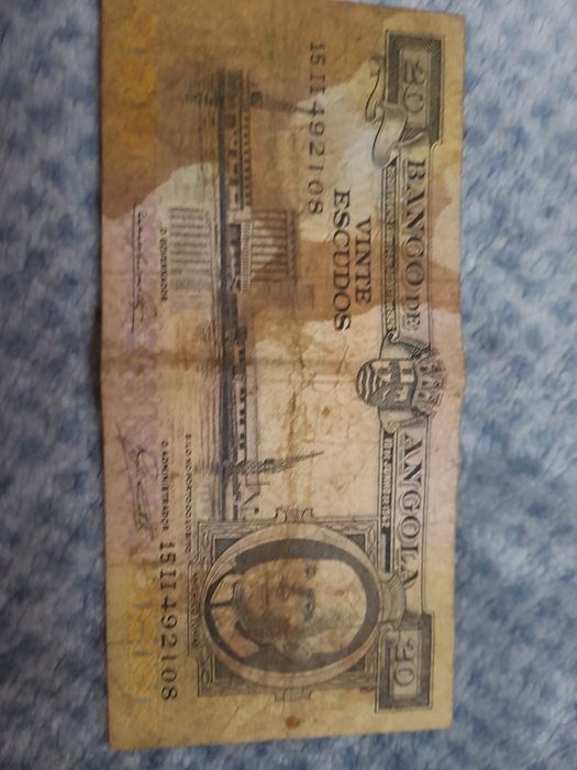 notas do banco de Angola