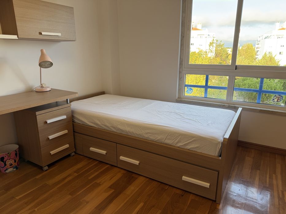 Conjunto de Cama com Gavetões + Secretária Ampla com Bloco de Gavetas