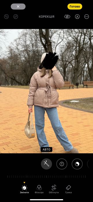 Курточка бежевого кольору