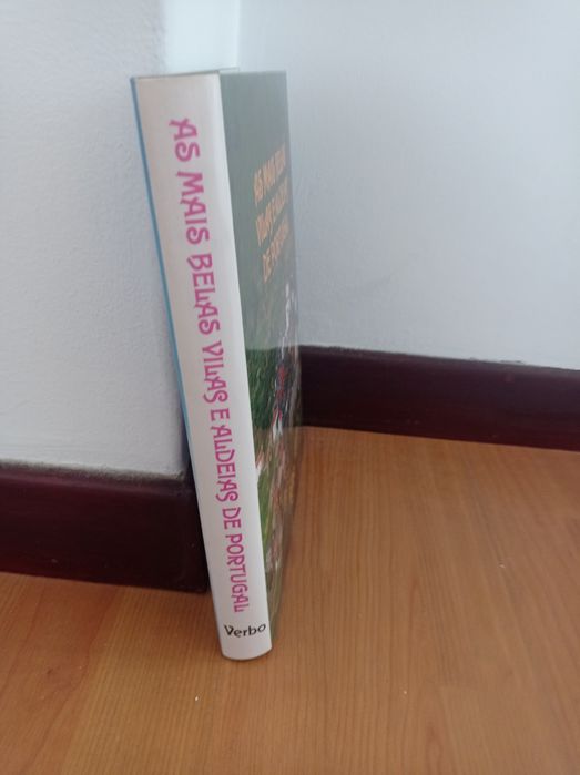 Livro " As mais belas aldeias de Portugal"