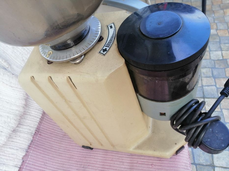 Moinho de café profissional antigo