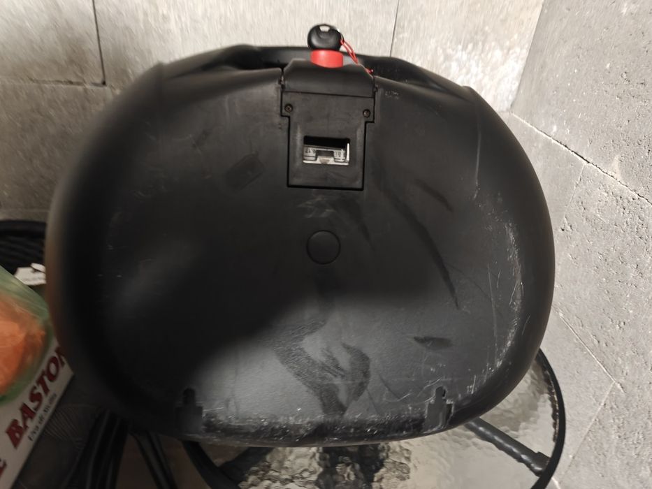 Motocyklowy kufer centralny KMAX 50L