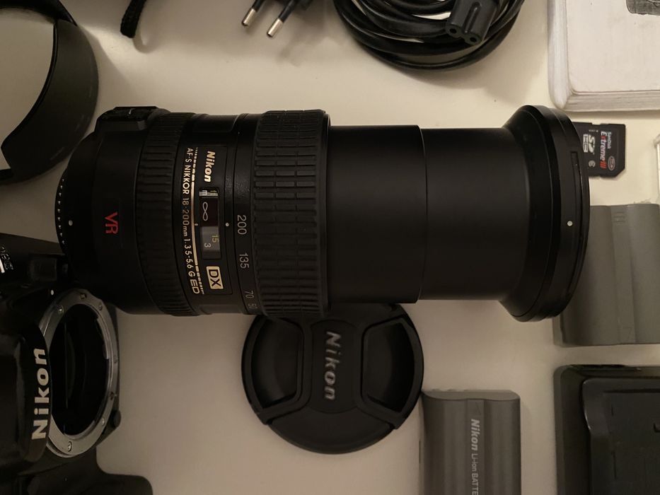 Obiektyw Nikkor AF-S DX VR 18-200 mm f/3.5-5.6G plus body i dodatki