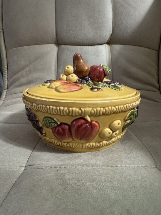 Винтажное керамическое блюдо маджолика с крышкой