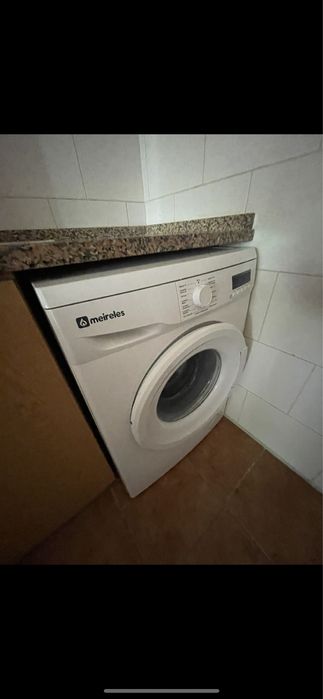 Máquina de lavar roupa Meireles