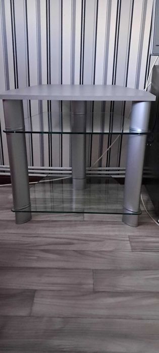 Стекляна підставка під телевізор