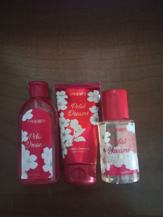 Conjunto Flor de Mayo de Perfume, Loção corporal e gel de banho
