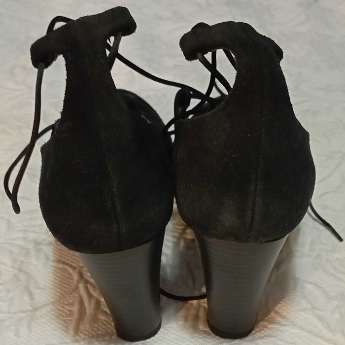 sapatos negros tamanho 38
