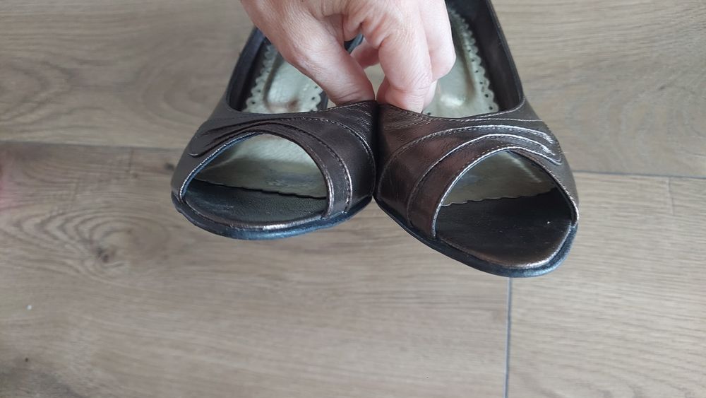 Pantofle czółenka Fabrizio Bertucci 39