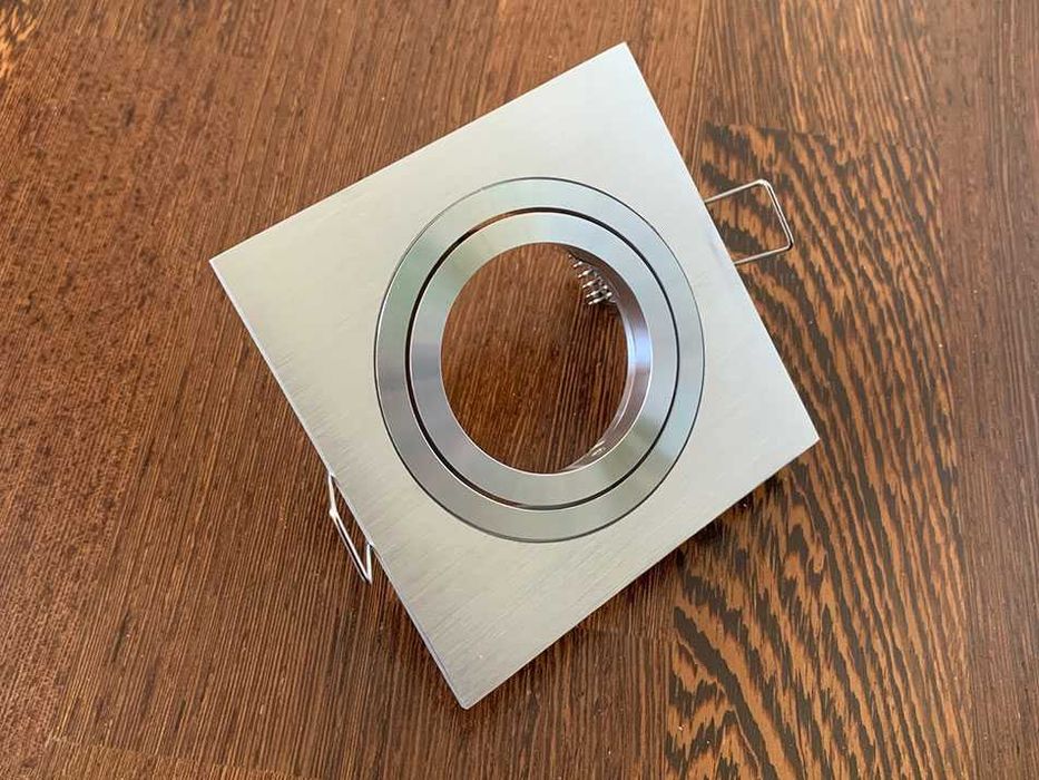 4 oprawy halogenowe PP Design 710/1 + żaróweczki