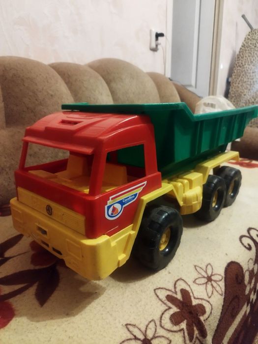 Продам машинку самосвал