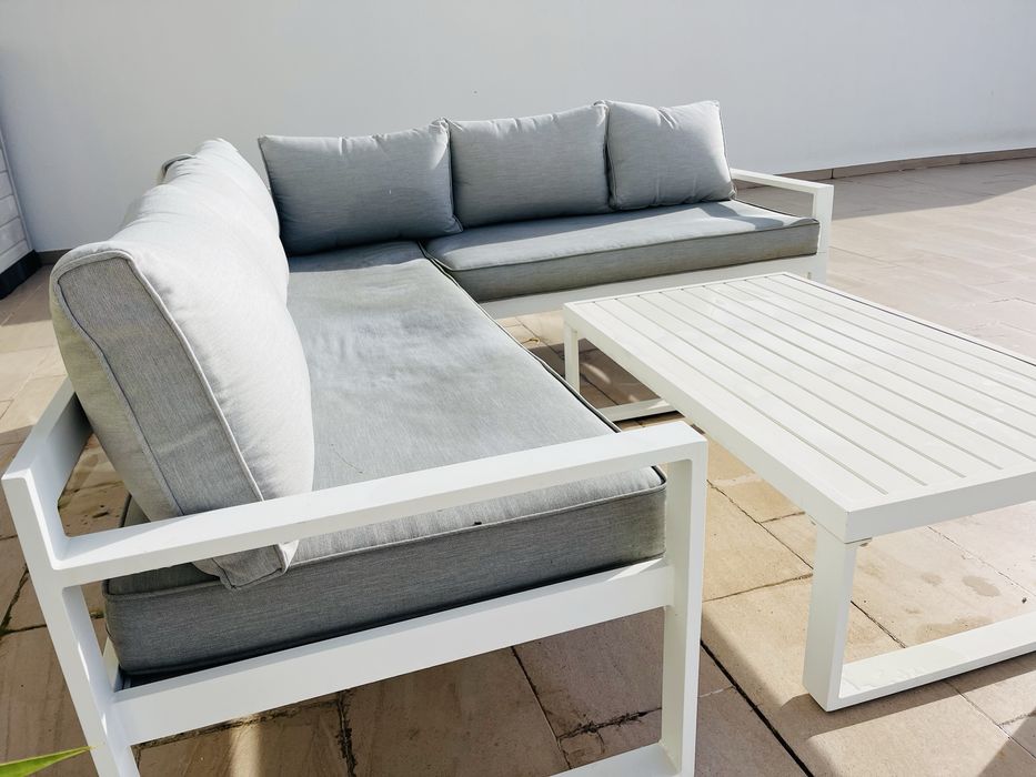 Conjunto jardim com guarda sol