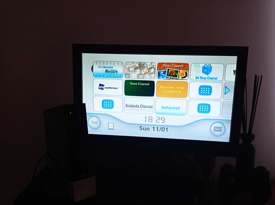 Nintendo Wii Preta + Caixa + 4 Jogos + 2 Comandos + Acessórios