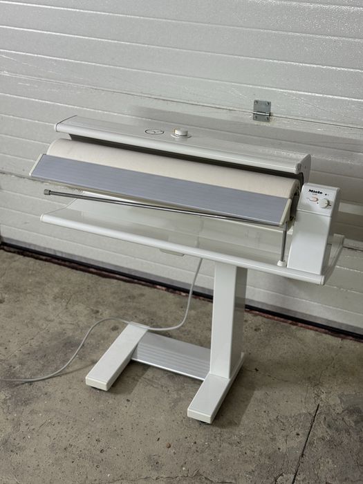 Прасувальний каток Miele B890 — ідеальний стан, відмінна якість